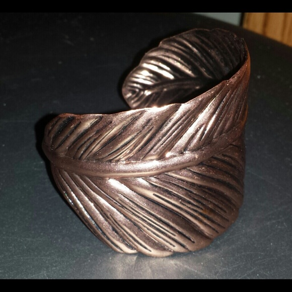 ***SOLD*** . Large copper feather cuff bracelet - Picture 2 of 4