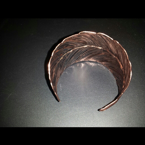***SOLD*** . Large copper feather cuff bracelet - Picture 3 of 4