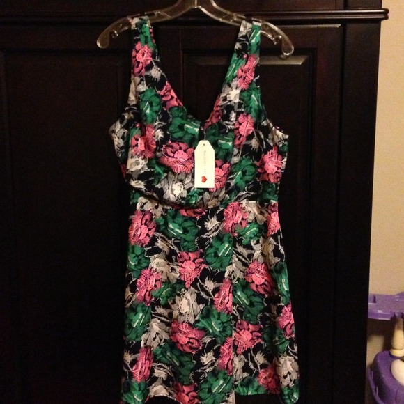 🔴SOLD🔴One clothing dress - Picture 3 of 3