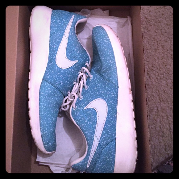 Nike Shoes - Nike roshes womens SZ 8