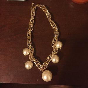 Gold necklace w/ large pearls