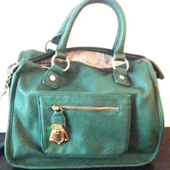 ISO This exact Steve Madden purse in same color