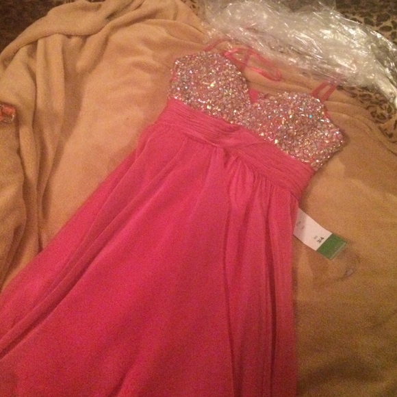 Short formal dress. Great for homecoming or prom!
