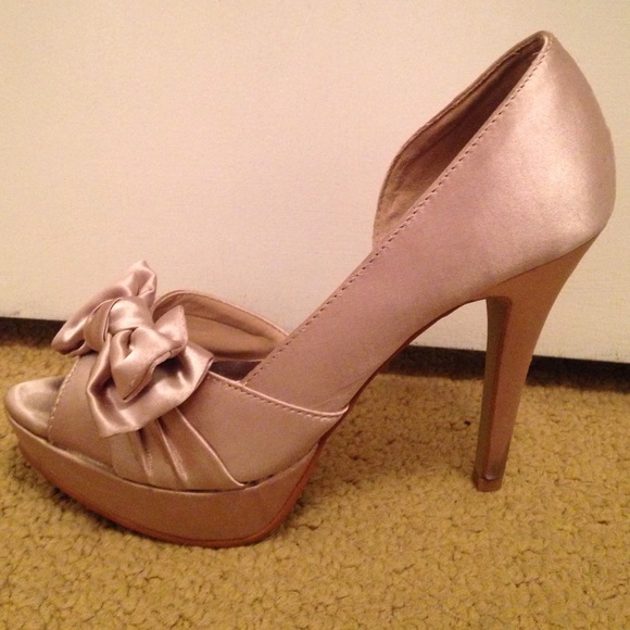Heels - Picture 2 of 3