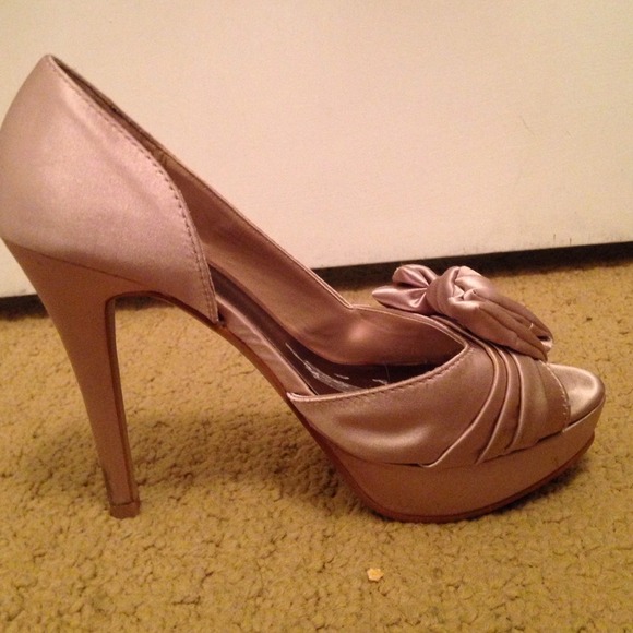 Heels - Picture 3 of 3