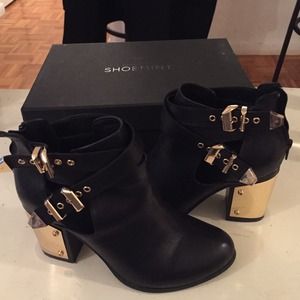 Clarissa cut out bootie with gold hardware