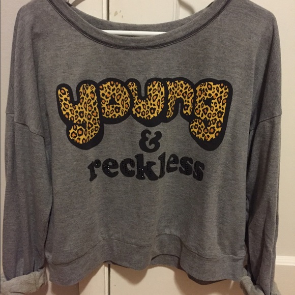 Oversized grey sweater "young & reckless"