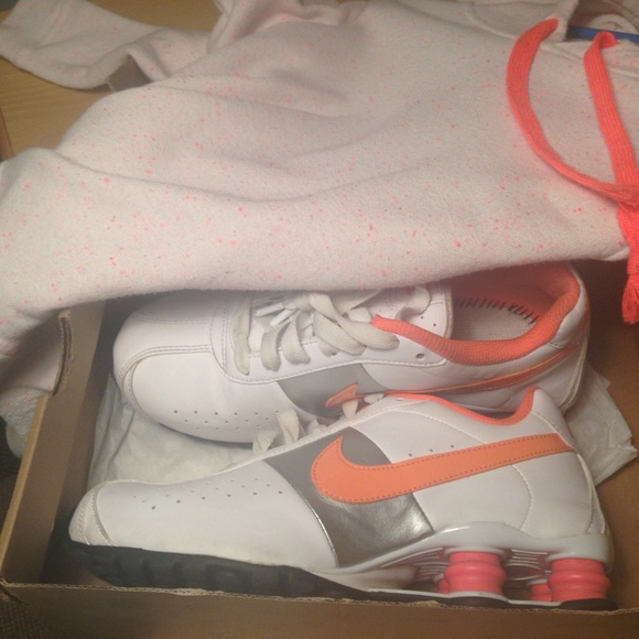 Hoodie sneaker combo