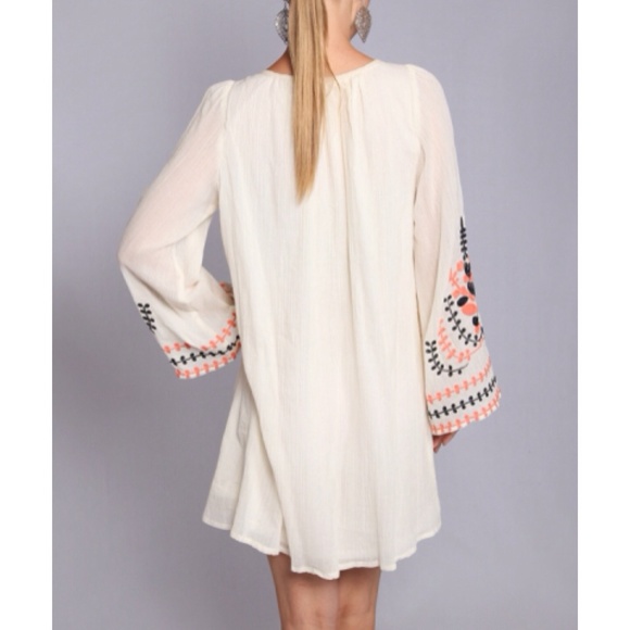 🚫Sold🚫Embroidered Sleeve Tunic Dress - Picture 3 of 3