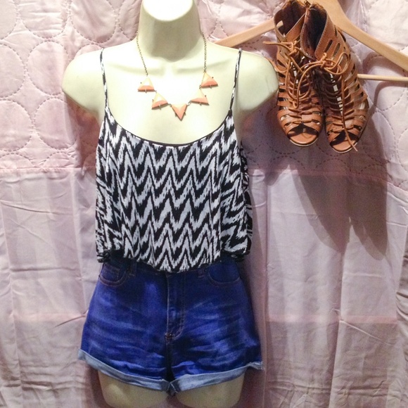 ❌SOLD❌ • Abstract Crop Top • - Picture 2 of 3