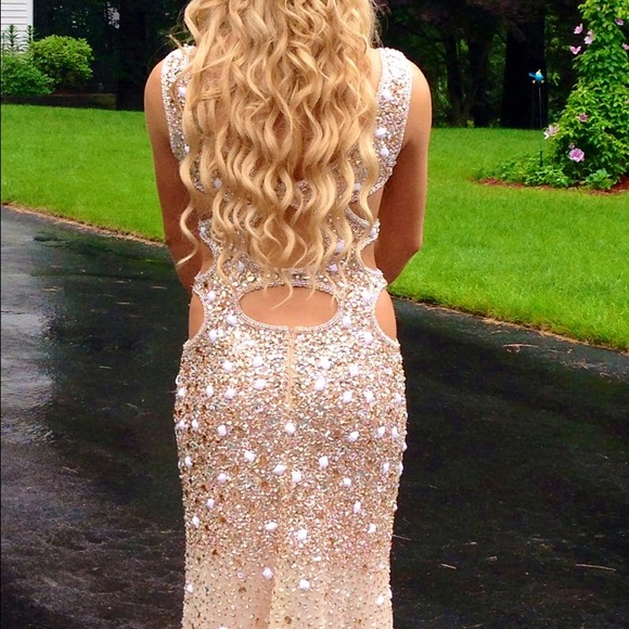 Prom dress - Picture 2 of 3