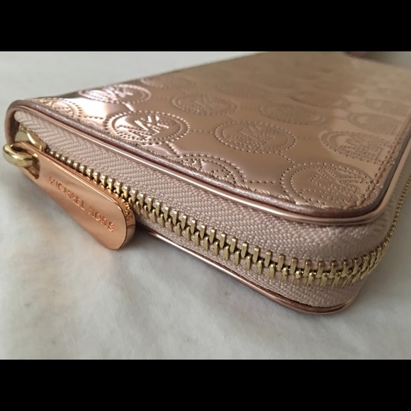 Michael Kors Jet Set Wallet - Picture 3 of 4