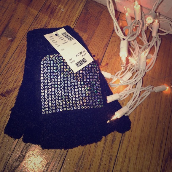 Sequenced mittens