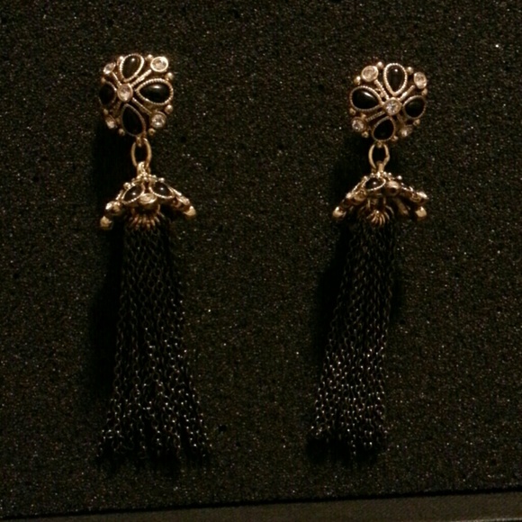 Elegant Jewelmint earrings! Never worn.