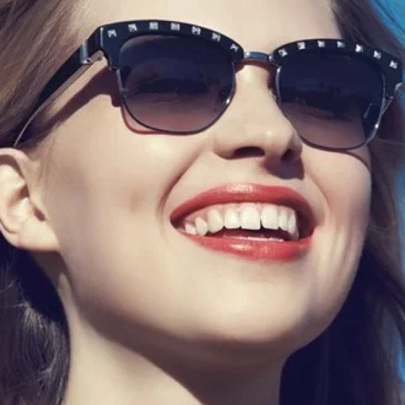 🚫SOLD🚫 Valentino 51mm Rockstud Sunnies - Picture 3 of 3