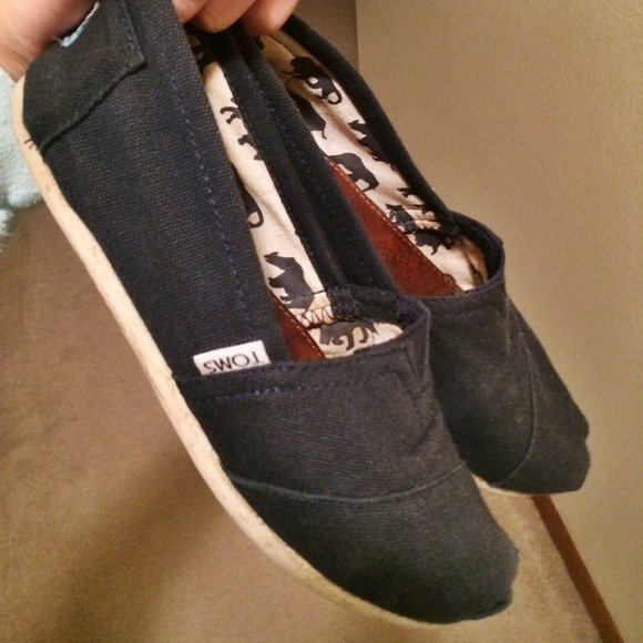 Navy toms