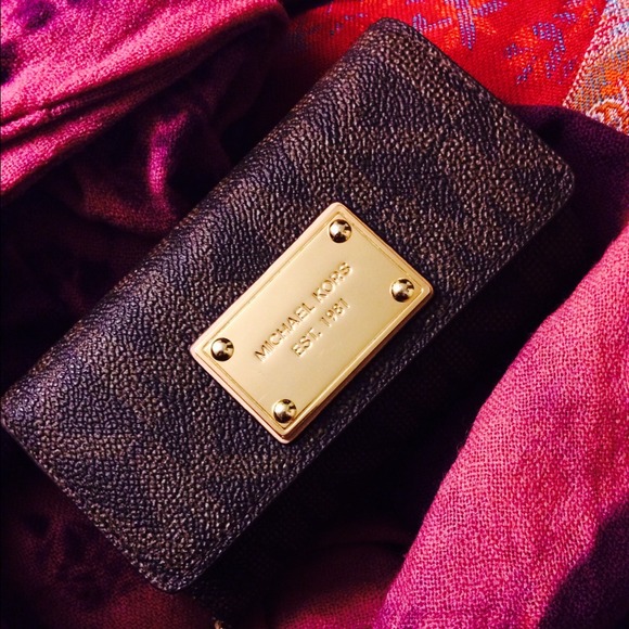 Michael Kors Phone Wallet
