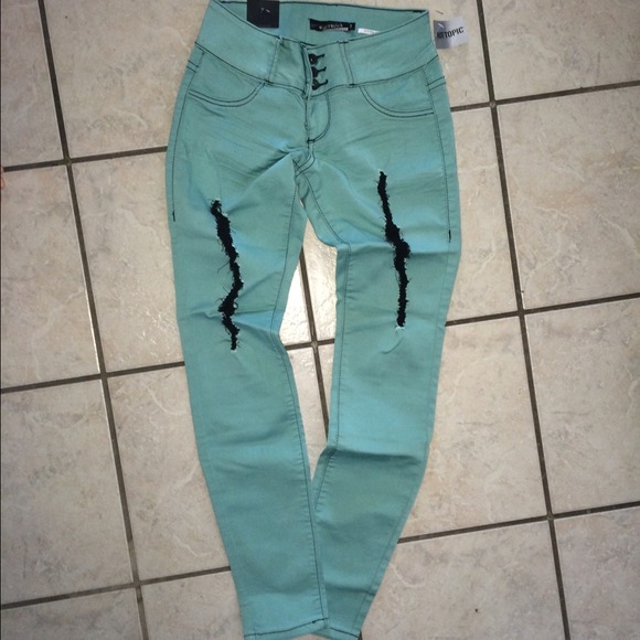 Alice in Wonderland Hot topic tank and jeans - Picture 2 of 3