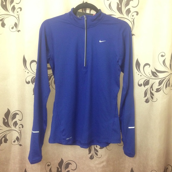 NWT NIKE DRI FIT LONG SLEEVE SIZE SMALL