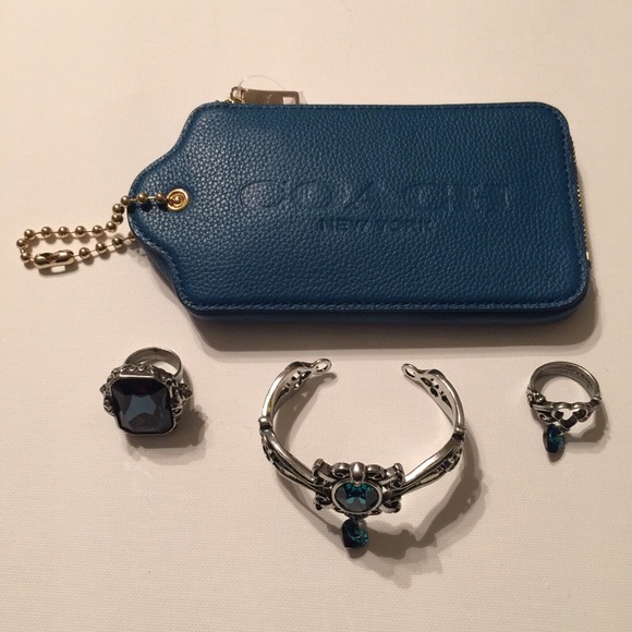 Coach Accessories - Coach Hangtag Multifunction Case