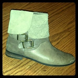 SOLD 🎉 Comfy Real Leather Booties