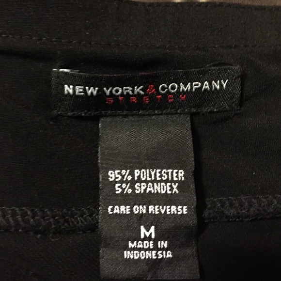 Bundled New York and Co stretch skirt - Picture 2 of 2