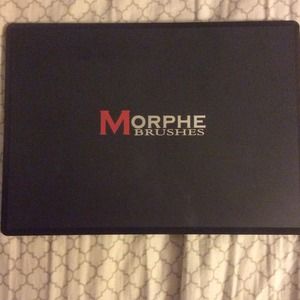 Morphe cosmetics palette in 35c (35 eye shadows)