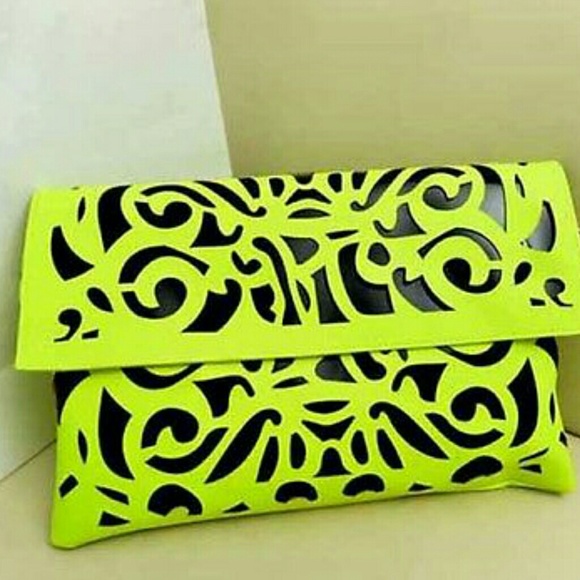 🚫SOLD🚫Neon Green Laser Cut Clutch - Picture 2 of 2