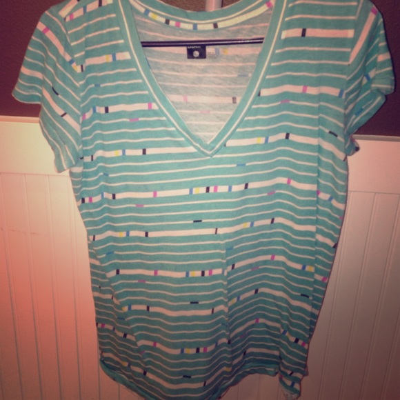 V-neck patterned Shirt!