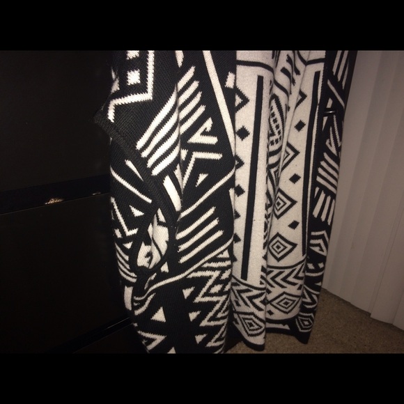 Forever XXI Cardigan - Picture 2 of 3