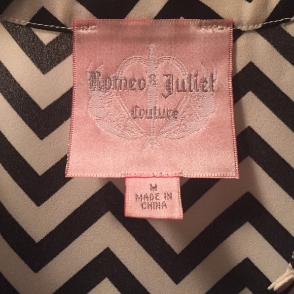 Romeo & Juliet Couture B&W Chevron Top - Picture 2 of 3