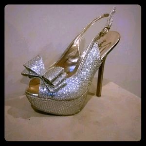 All eyes on me heels