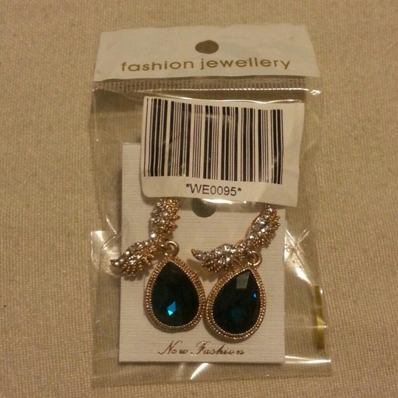 Earings - Picture 2 of 3