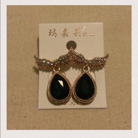 Earings - Picture 3 of 3