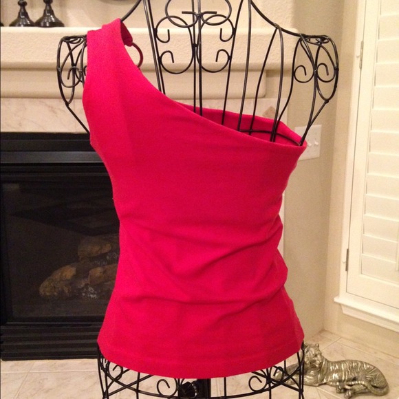 ❤️💛Bundled❤💛️VS sexy one shoulder - Picture 3 of 4