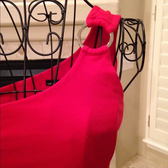 ❤️💛Bundled❤💛️VS sexy one shoulder - Picture 4 of 4