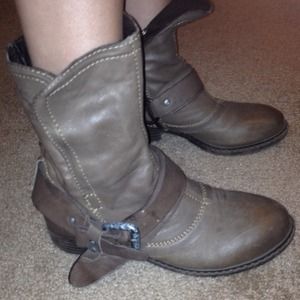 Report distressed booties