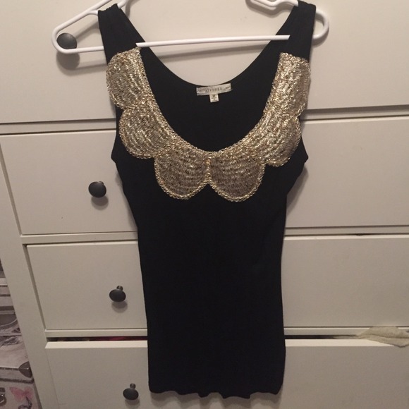 Selling a cute top!