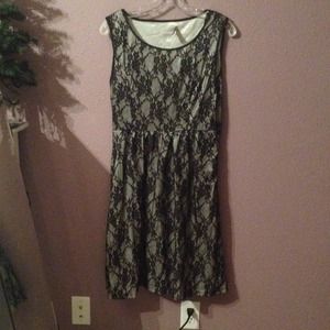 Black/white satin lace dress