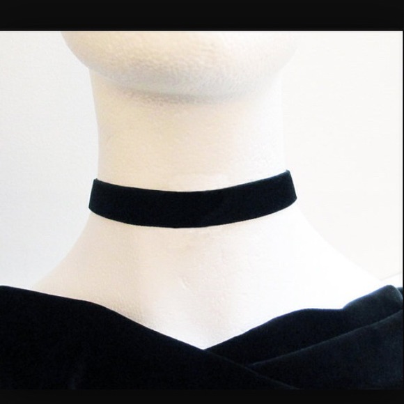 Black velvet choker
