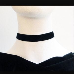 Black velvet choker