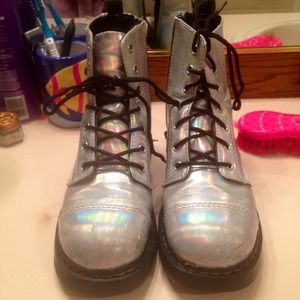 holographic tuk iridescent
