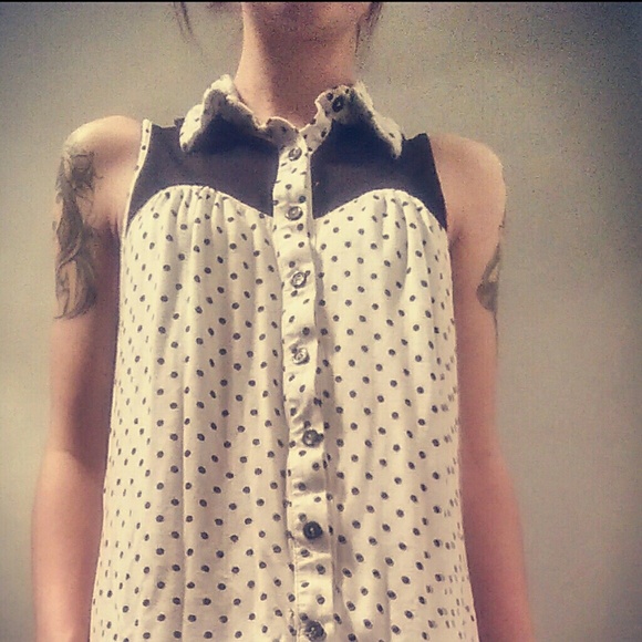 One size S black and white tank - Picture 2 of 3