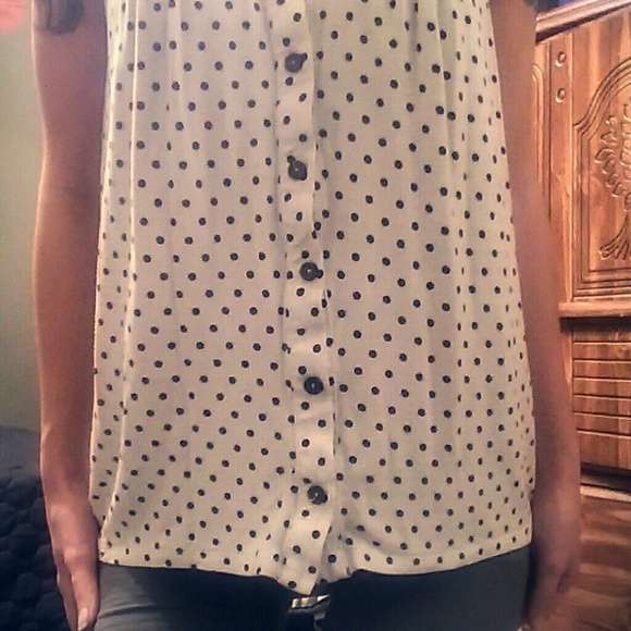 One size S black and white tank - Picture 3 of 3