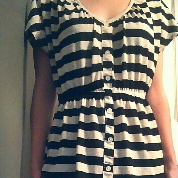 One shirt size S - Picture 1 of 4