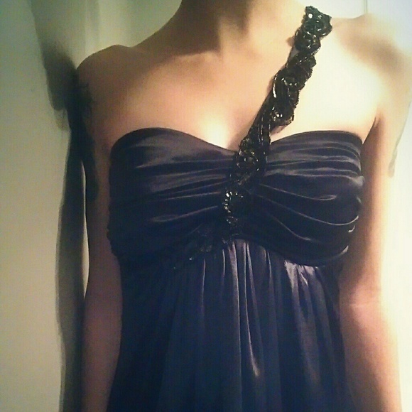 One size 1/2 - Picture 2 of 4