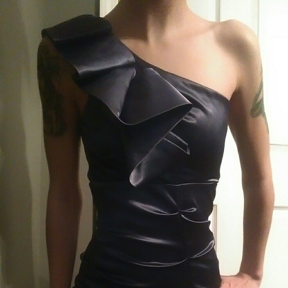 One size 1/2 prom dress - Picture 2 of 4