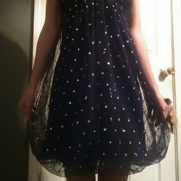 One dress size 3/4 - Picture 2 of 4
