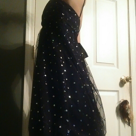 One dress size 3/4 - Picture 4 of 4