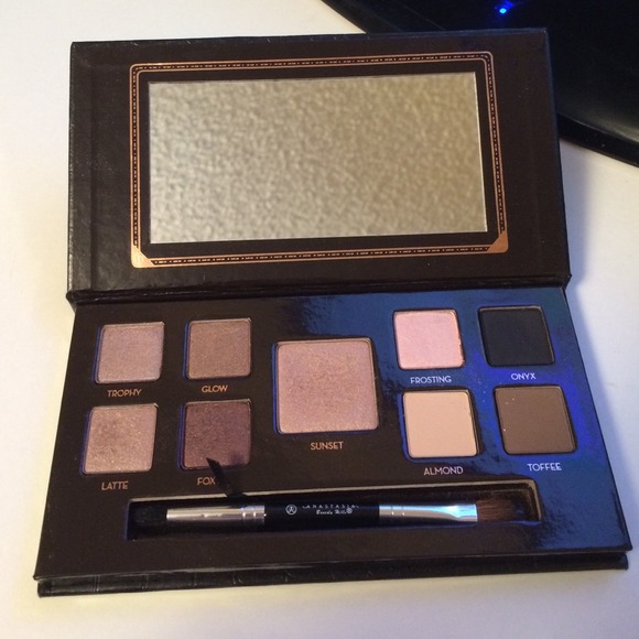 Anastasia Beverly Hills eyeshadow palette